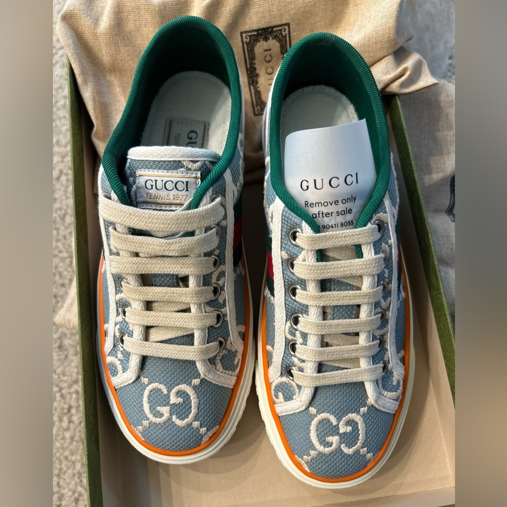 Brand new authentic Gucci sneakers.